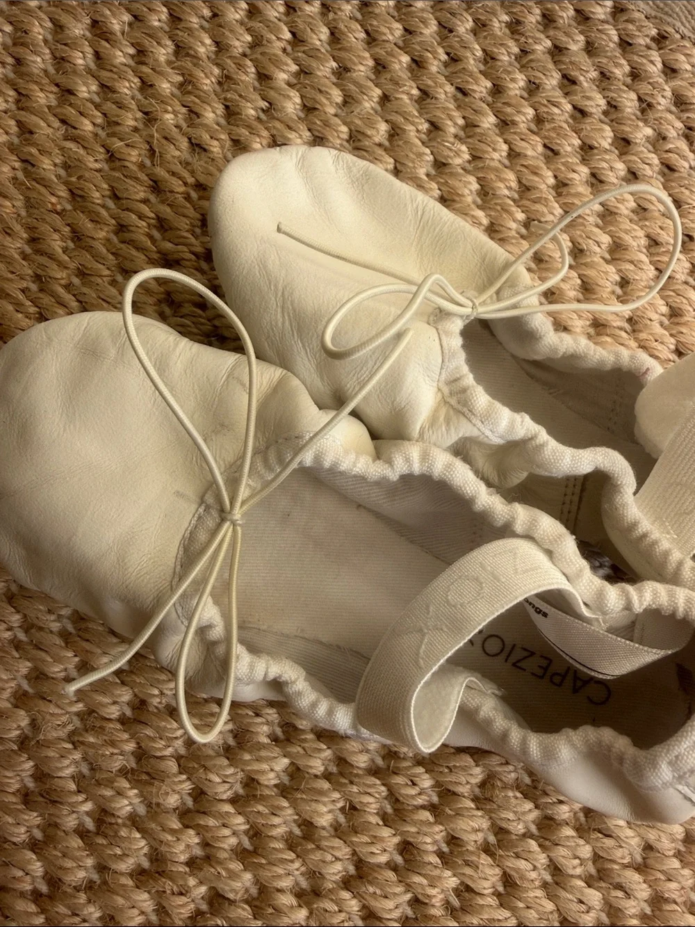 Capezio Kids Cream Leather Ballet Flats with Bow size 13